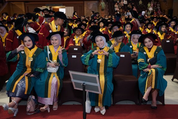 LIPUTAN WISUDA UNPAD GEL I TA 2024-2025 SESI IV (101)