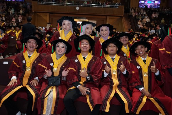 LIPUTAN WISUDA UNPAD GEL I TA 2024-2025 SESI IV (102)
