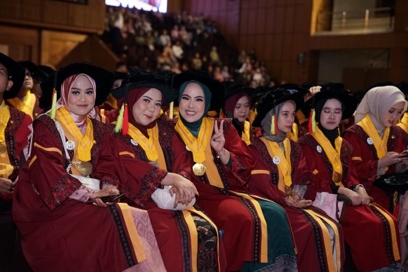 LIPUTAN WISUDA UNPAD GEL I TA 2024-2025 SESI IV (106)