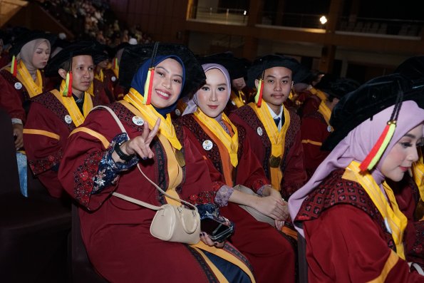 LIPUTAN WISUDA UNPAD GEL I TA 2024-2025 SESI IV (109)