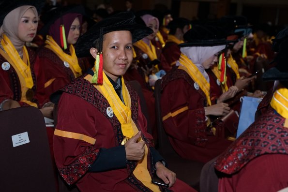 LIPUTAN WISUDA UNPAD GEL I TA 2024-2025 SESI IV (110)