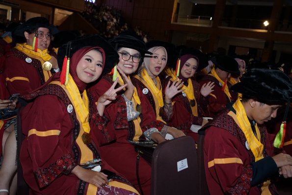LIPUTAN WISUDA UNPAD GEL I TA 2024-2025 SESI IV (111)