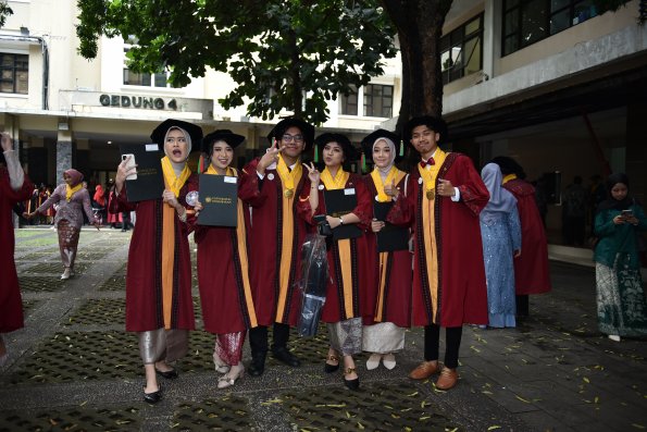 LIPUTAN WISUDA UNPAD GEL I TA 2024-2025 SESI IV (12)