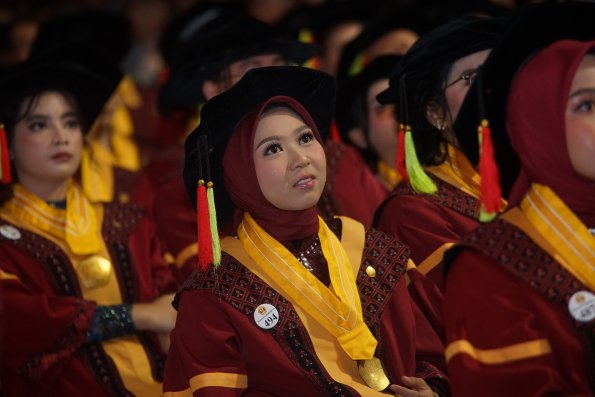 LIPUTAN WISUDA UNPAD GEL I TA 2024-2025 SESI IV (124)