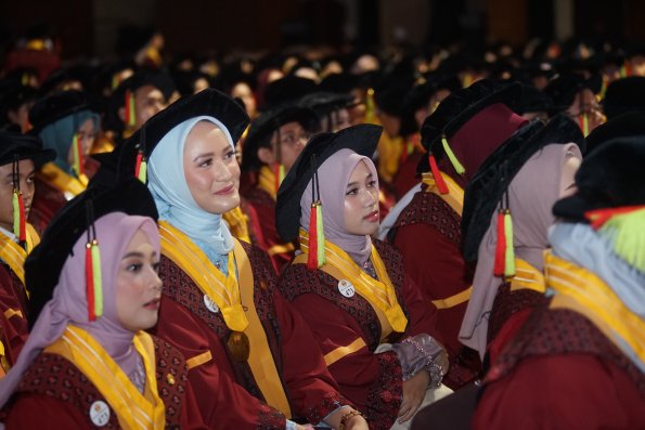 LIPUTAN WISUDA UNPAD GEL I TA 2024-2025 SESI IV (125)