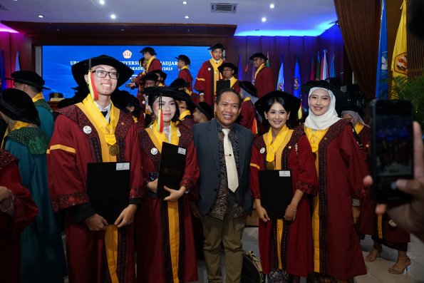LIPUTAN WISUDA UNPAD GEL I TA 2024-2025 SESI IV (136)