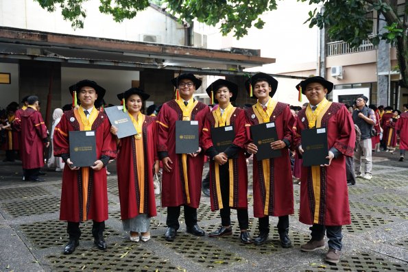 LIPUTAN WISUDA UNPAD GEL I TA 2024-2025 SESI IV (144)