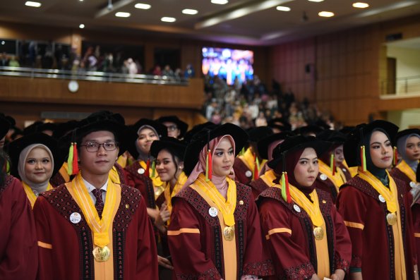 LIPUTAN WISUDA UNPAD GEL I TA 2024-2025 SESI IV (29)