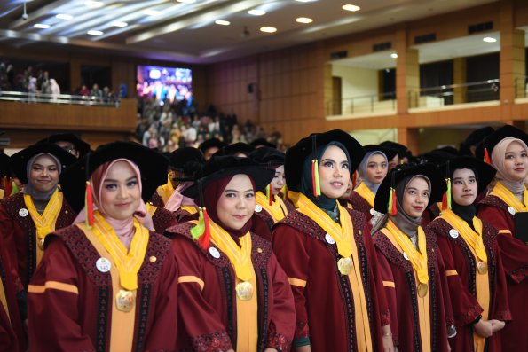 LIPUTAN WISUDA UNPAD GEL I TA 2024-2025 SESI IV (30)