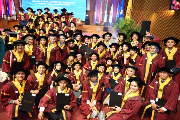 LIPUTAN WISUDA UNPAD GEL I TA 2024-2025 SESI IV (32)
