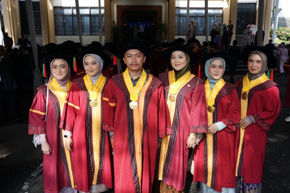 LIPUTAN WISUDA UNPAD GEL I TA 2024-2025 SESI IV (58)