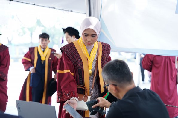 LIPUTAN WISUDA UNPAD GEL I TA 2024-2025 SESI IV (59)
