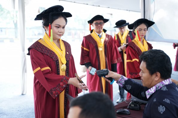 LIPUTAN WISUDA UNPAD GEL I TA 2024-2025 SESI IV (64)