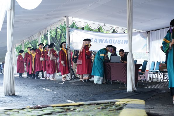 LIPUTAN WISUDA UNPAD GEL I TA 2024-2025 SESI IV (66)