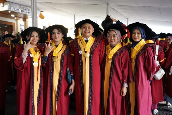 LIPUTAN WISUDA UNPAD GEL I TA 2024-2025 SESI IV (67)