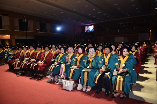 LIPUTAN WISUDA UNPAD GEL I TA 2024-2025 SESI IV (7)