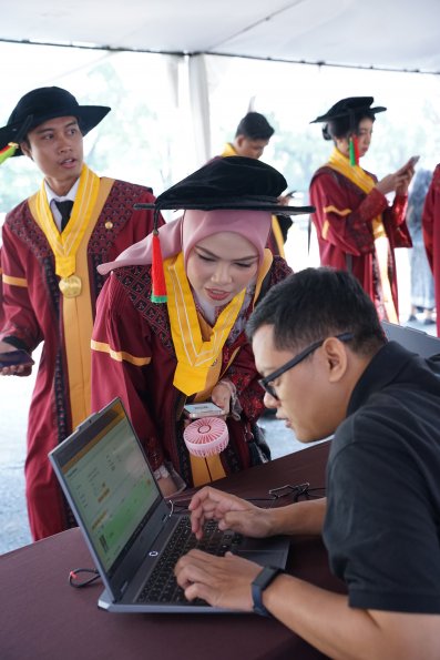 LIPUTAN WISUDA UNPAD GEL I TA 2024-2025 SESI IV (70)