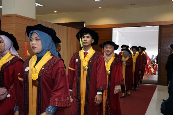 LIPUTAN WISUDA UNPAD GEL I TA 2024-2025 SESI IV (79)
