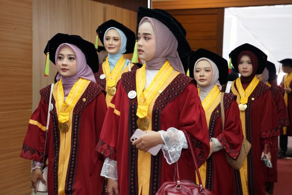 LIPUTAN WISUDA UNPAD GEL I TA 2024-2025 SESI IV (87)
