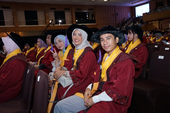 LIPUTAN WISUDA UNPAD GEL I TA 2024-2025 SESI IV (96)