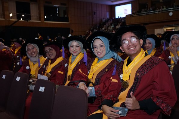 LIPUTAN WISUDA UNPAD GEL I TA 2024-2025 SESI IV (97)
