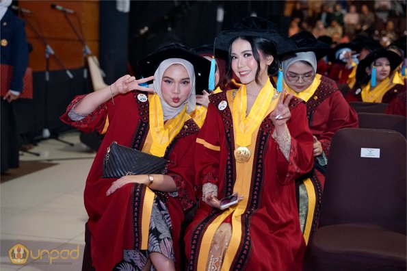 LIPUTAN WISUDA UNPAD GEL I TA 2024-2025 SESI V (120)