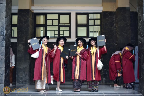 LIPUTAN WISUDA UNPAD GEL I TA 2024-2025 SESI V (13)