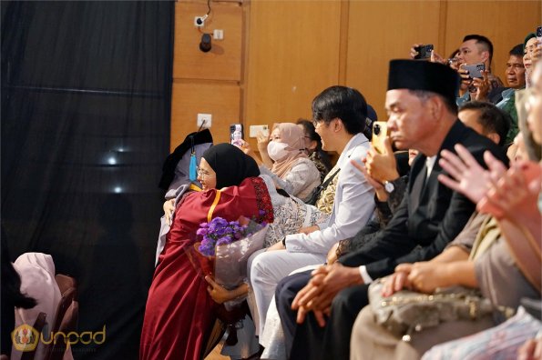 LIPUTAN WISUDA UNPAD GEL I TA 2024-2025 SESI V (141)