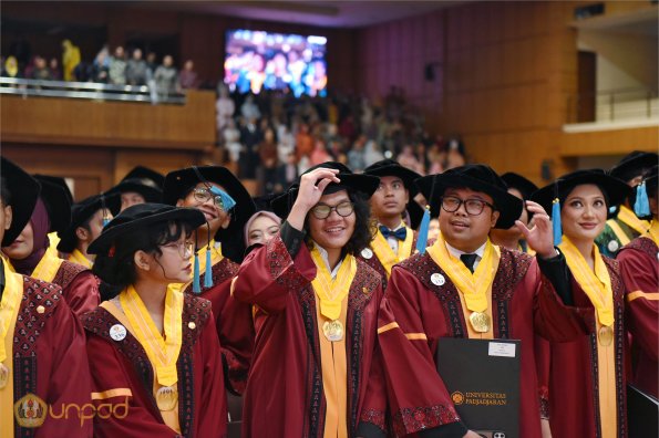 LIPUTAN WISUDA UNPAD GEL I TA 2024-2025 SESI V (29)