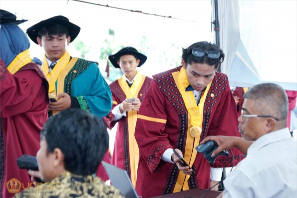 LIPUTAN WISUDA UNPAD GEL I TA 2024-2025 SESI V (73)