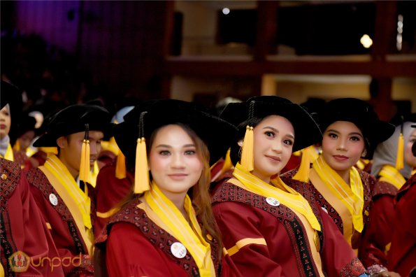 LIPUTAN WISUDA UNPAD GEL I TA 2024-2025 SESI VI (10)