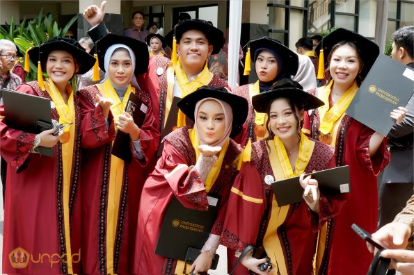 LIPUTAN WISUDA UNPAD GEL I TA 2024-2025 SESI VI (101)