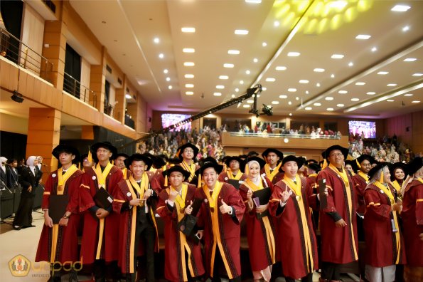 LIPUTAN WISUDA UNPAD GEL I TA 2024-2025 SESI VI (16)