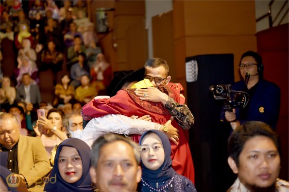 LIPUTAN WISUDA UNPAD GEL I TA 2024-2025 SESI VI (2)