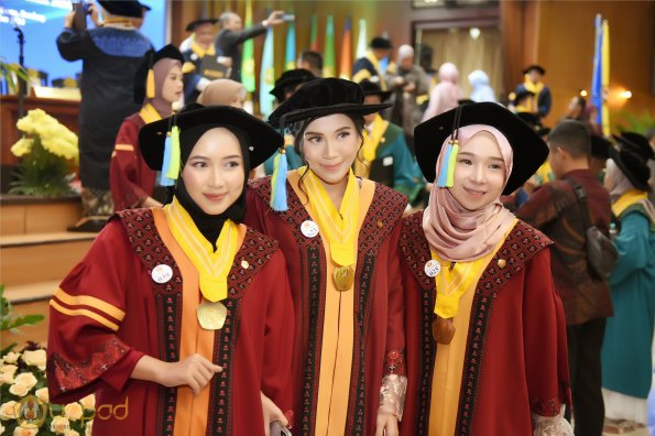 LIPUTAN WISUDA UNPAD GEL I TA 2024-2025 SESI VI (22)