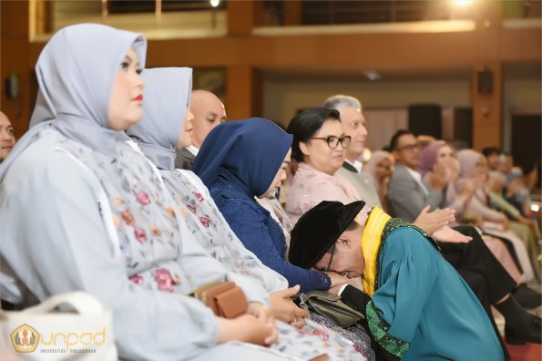 LIPUTAN WISUDA UNPAD GEL I TA 2024-2025 SESI VI (8)