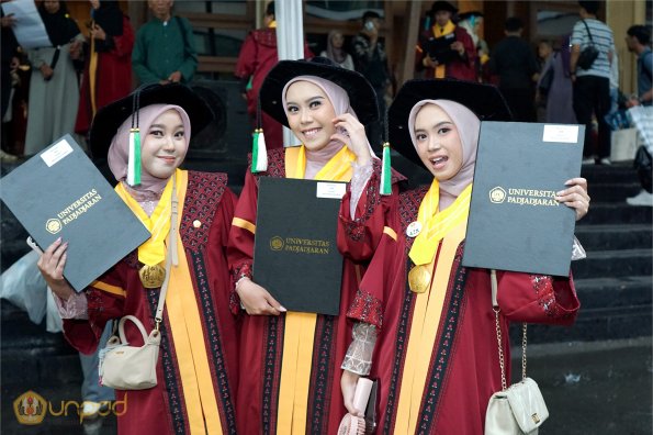 LIPUTAN WISUDA UNPAD GEL I TA 2024-2025 SESI VII (107)