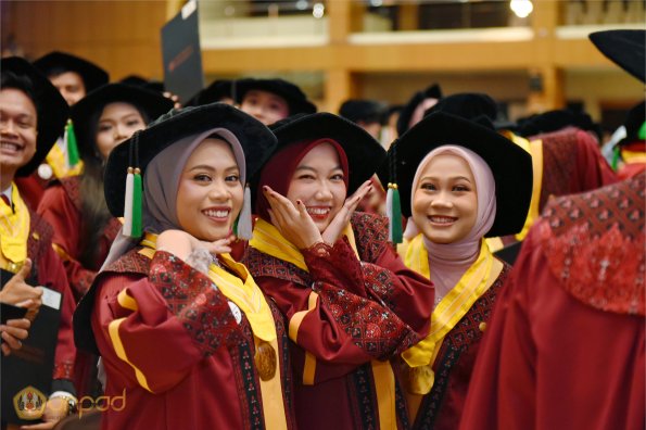 LIPUTAN WISUDA UNPAD GEL I TA 2024-2025 SESI VII (15)