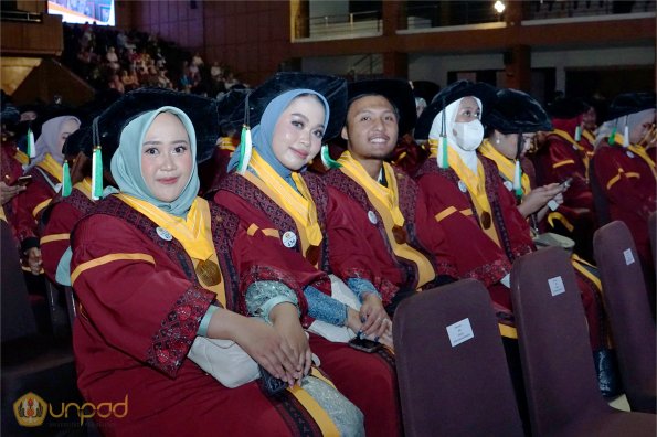 LIPUTAN WISUDA UNPAD GEL I TA 2024-2025 SESI VII (60)