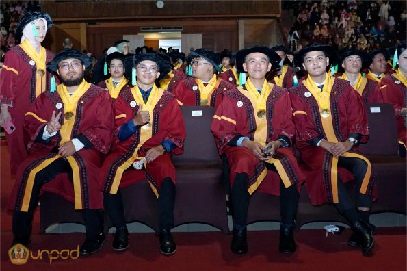 LIPUTAN WISUDA UNPAD GEL I TA 2024-2025 SESI VII (65)