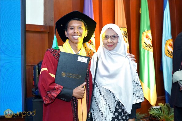 LIPUTAN WISUDA UNPAD GEL I TA 2024-2025 SESI VII (99)