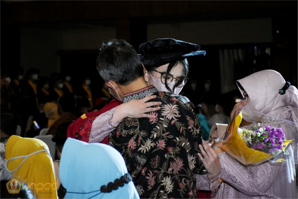 LIPUTAN WISUDA UNPAD GEL III TA 20212022 SESI III (251)