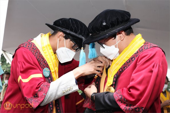 LIPUTAN WISUDA UNPAD GEL III TA 20212022 SESI III (V) (143)