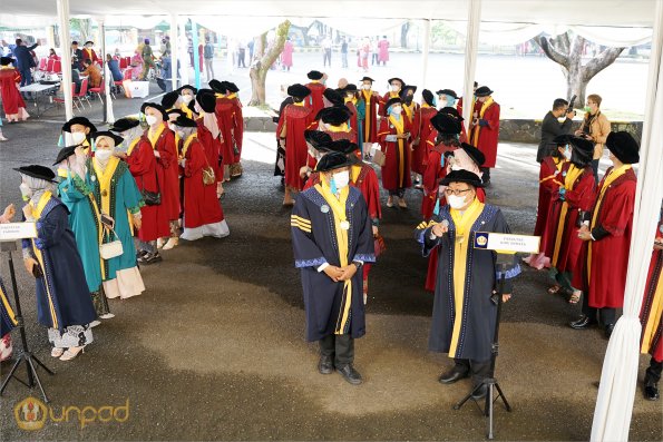 LIPUTAN WISUDA UNPAD GEL III TA 20212022 SESI III (V) (39)