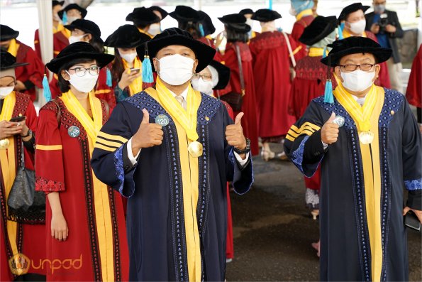 LIPUTAN WISUDA UNPAD GEL III TA 20212022 SESI III (V) (40)