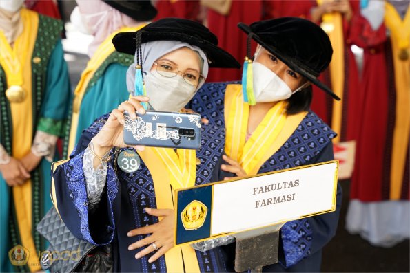 LIPUTAN WISUDA UNPAD GEL III TA 20212022 SESI III (V) (41)