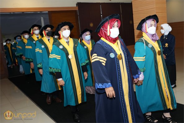 LIPUTAN WISUDA UNPAD GEL III TA 20212022 SESI VI (22)