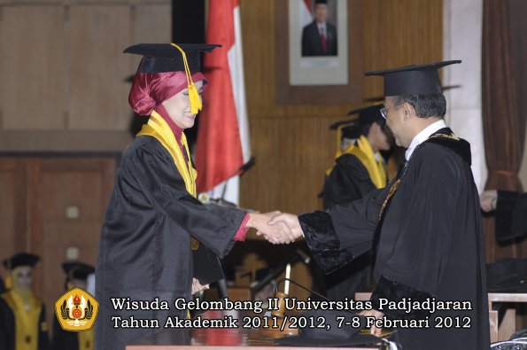 wisuda-fakultas-ekonomi-dan-bisnis-oleh-rektor-047-copy