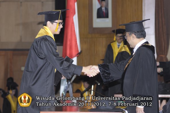 wisuda-fakultas-ekonomi-dan-bisnis-oleh-rektor-075-copy