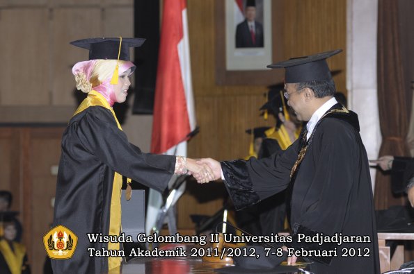 wisuda-fakultas-ekonomi-dan-bisnis-oleh-rektor-092-copy